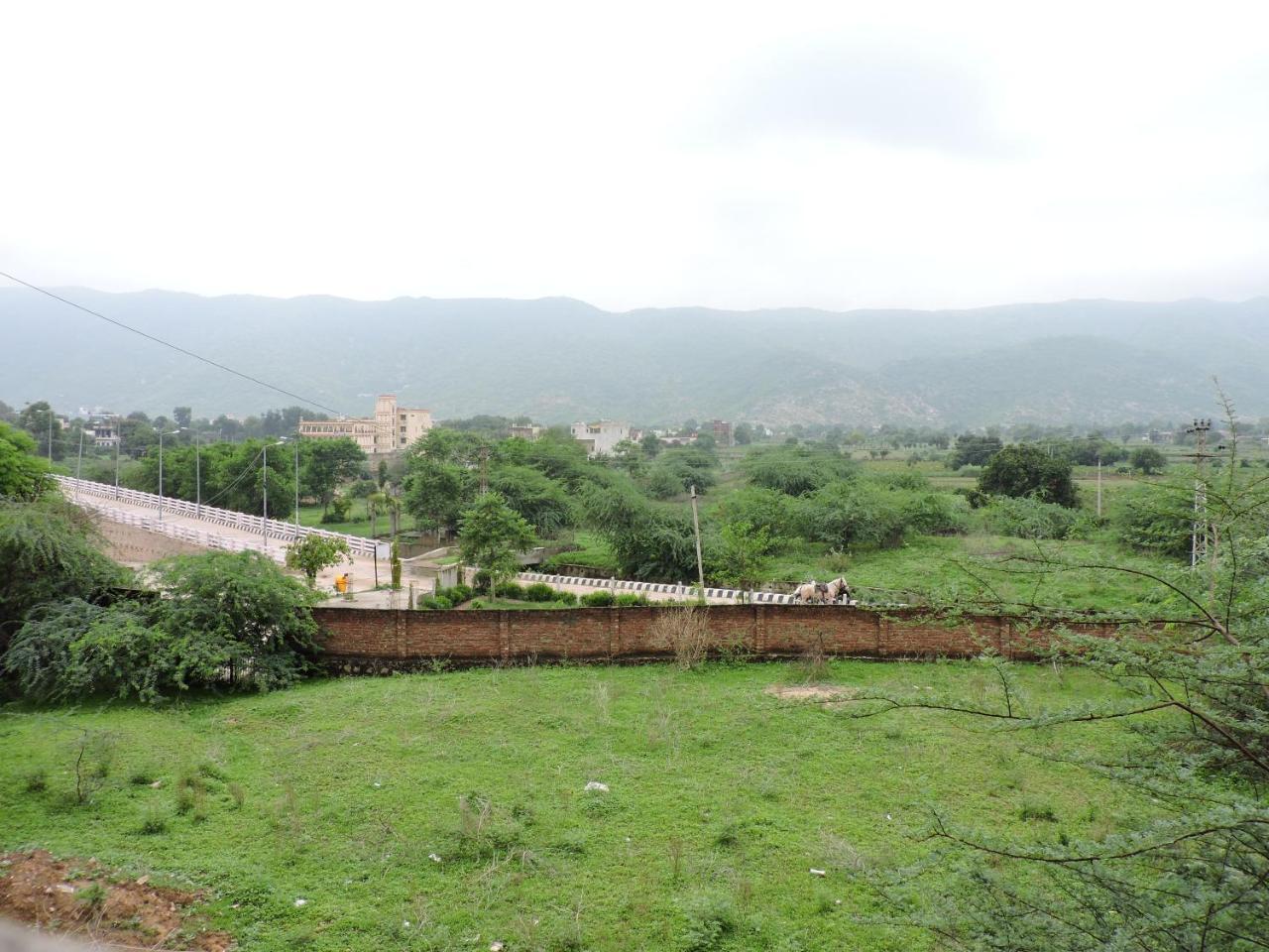 Radhika Palace Hotel Pushkar Exterior foto